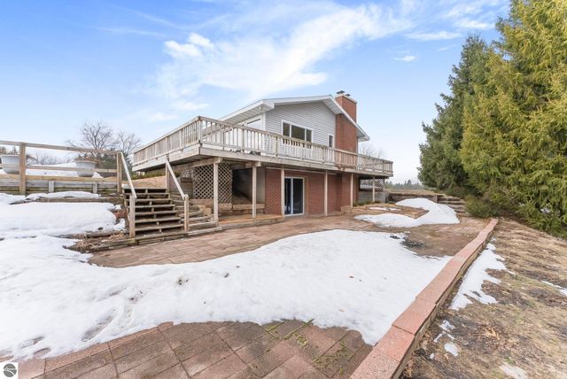 3800 N 13 Road, Mesick, MI 49668