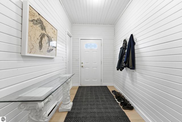 3800 N 13 Road, Mesick, MI 49668