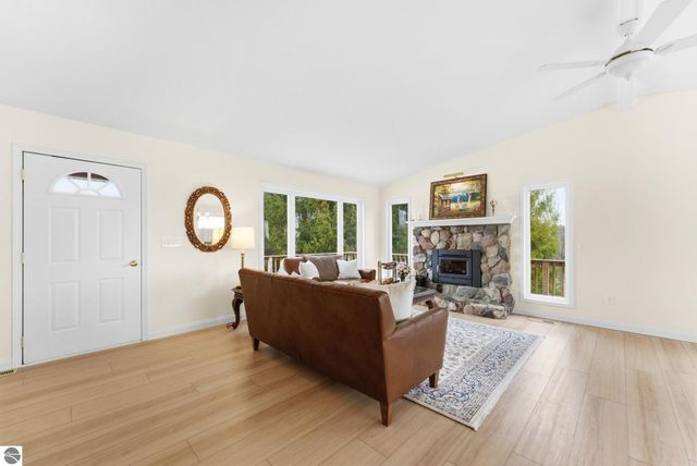 3800 N 13 Road, Mesick, MI 49668