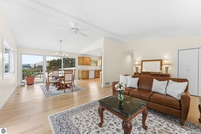 3800 N 13 Road, Mesick, MI 49668