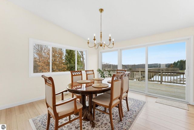 3800 N 13 Road, Mesick, MI 49668