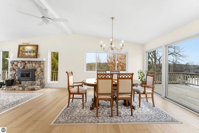 3800 N 13 Road, Mesick, MI 49668