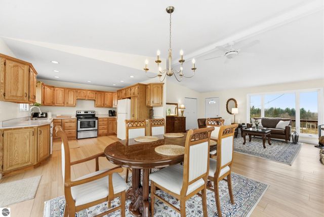 3800 N 13 Road, Mesick, MI 49668