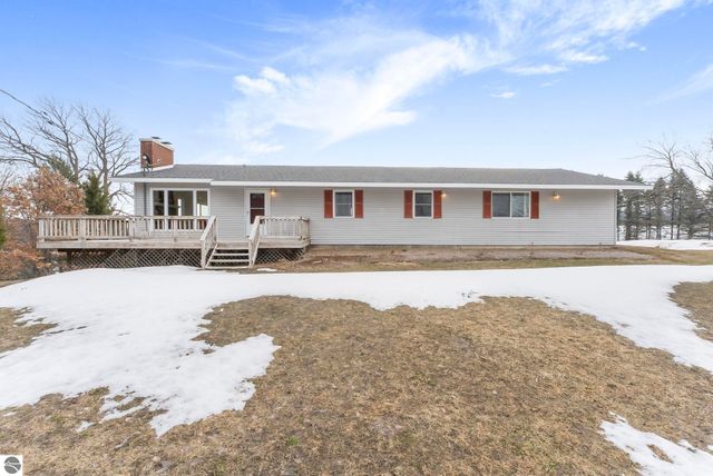 3800 N 13 Road, Mesick, MI 49668
