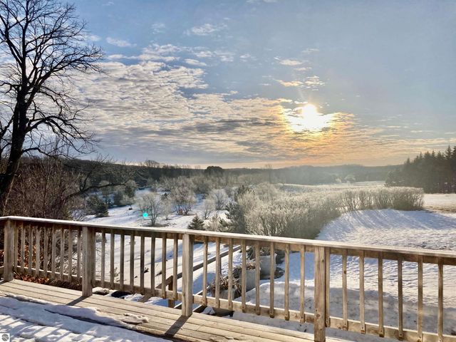 3800 N 13 Road, Mesick, MI 49668