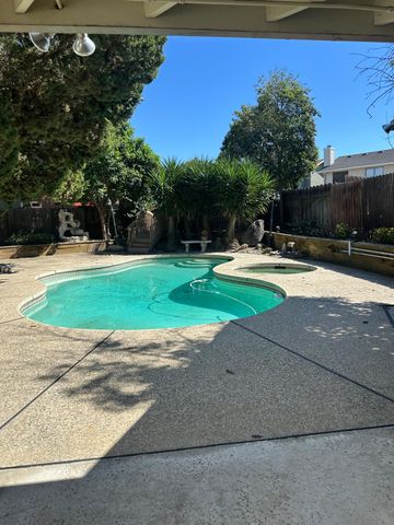 700 Kinshire Way, Patterson, CA 95363