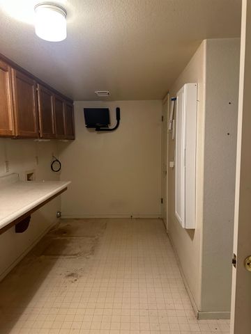 700 Kinshire Way, Patterson, CA 95363