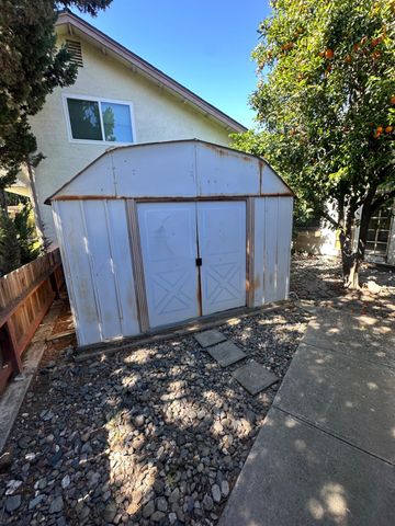 700 Kinshire Way, Patterson, CA 95363