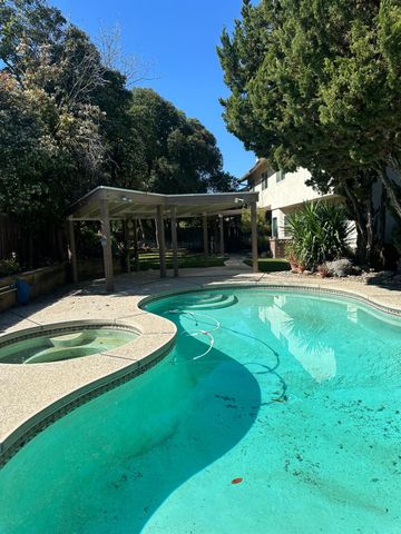 700 Kinshire Way, Patterson, CA 95363