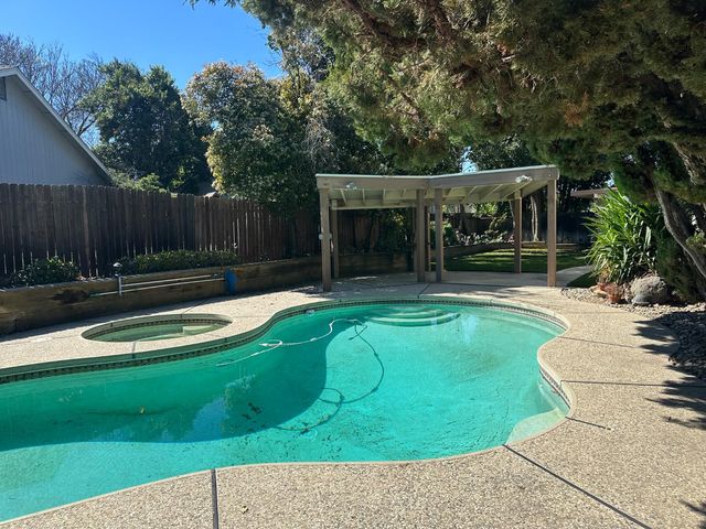 700 Kinshire Way, Patterson, CA 95363