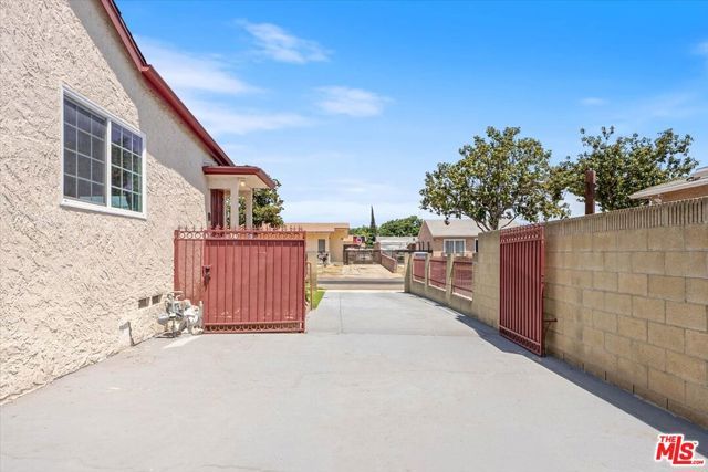 628 E 121st Street, Los Angeles, CA 90059