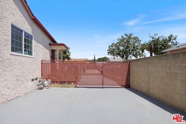 628 E 121st Street, Los Angeles, CA 90059