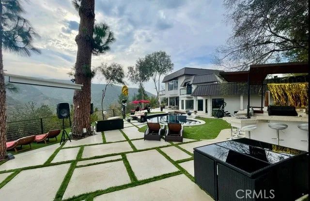 9987 Reevesbury, Los Angeles, CA 90210