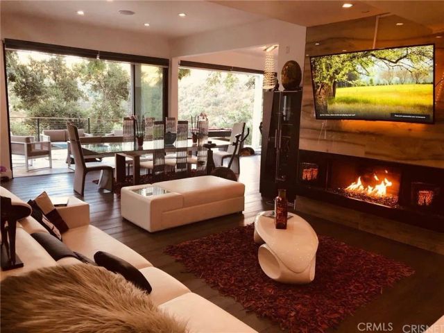9987 Reevesbury, Los Angeles, CA 90210