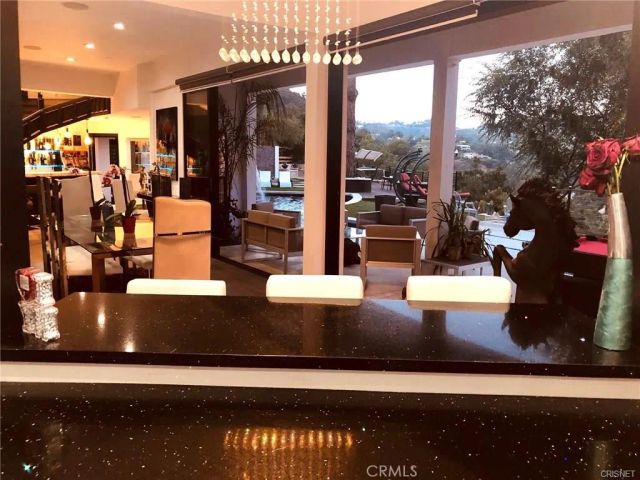 9987 Reevesbury, Los Angeles, CA 90210