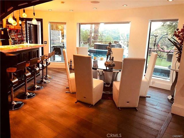 9987 Reevesbury, Los Angeles, CA 90210