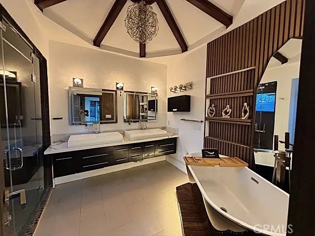 9987 Reevesbury, Los Angeles, CA 90210