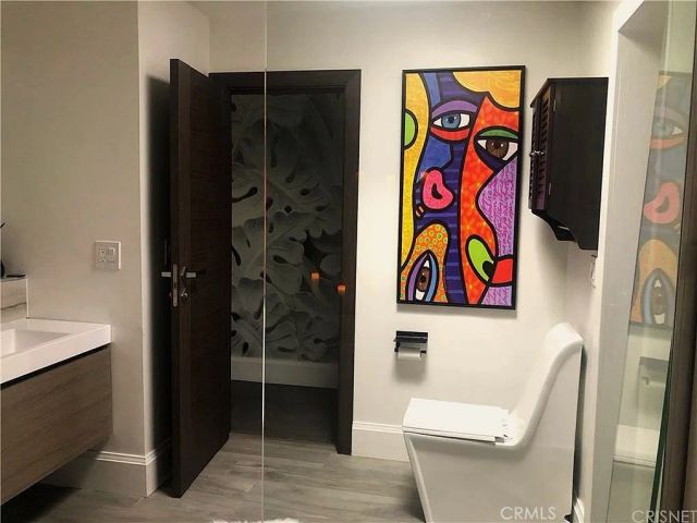 9987 Reevesbury, Los Angeles, CA 90210