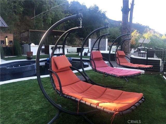 9987 Reevesbury, Los Angeles, CA 90210