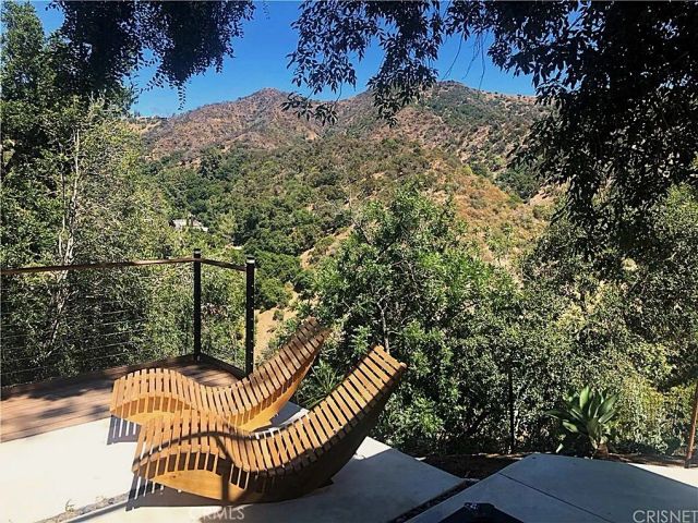 9987 Reevesbury, Los Angeles, CA 90210