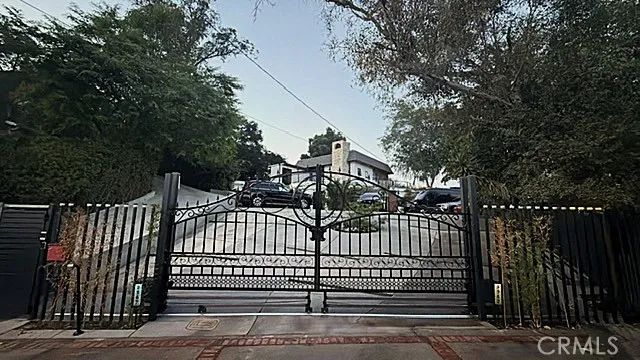 9987 Reevesbury, Los Angeles, CA 90210