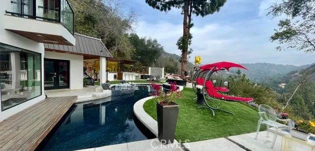 9987 Reevesbury, Los Angeles, CA 90210