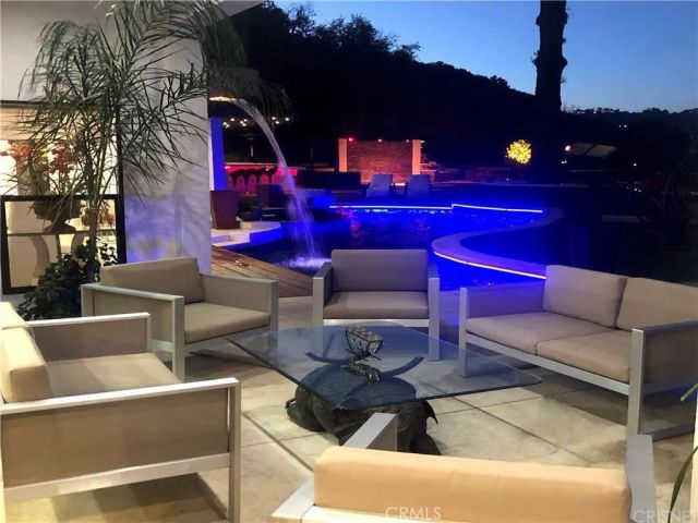 9987 Reevesbury, Los Angeles, CA 90210
