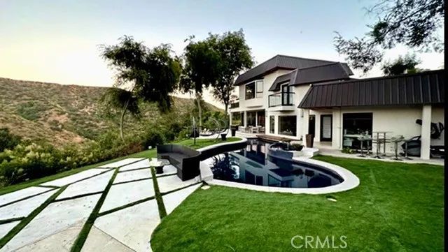 9987 Reevesbury, Los Angeles, CA 90210