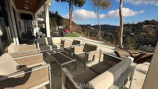9987 Reevesbury, Los Angeles, CA 90210