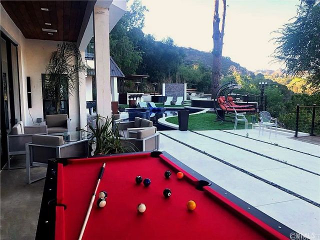 9987 Reevesbury, Los Angeles, CA 90210