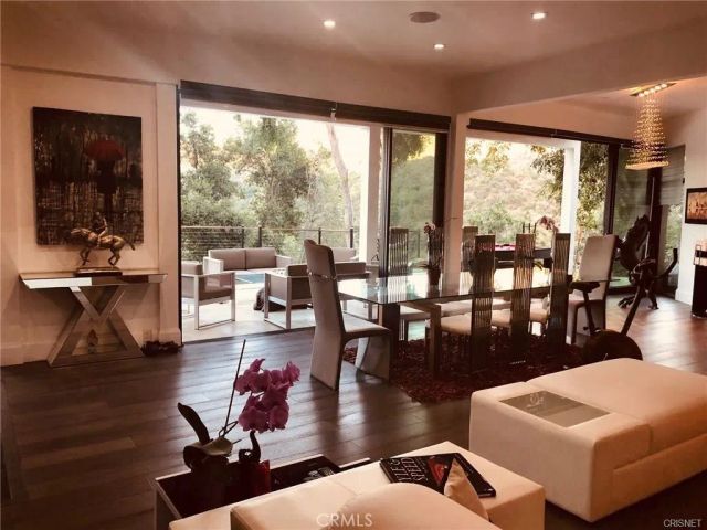 9987 Reevesbury, Los Angeles, CA 90210