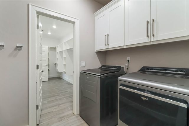 2002 Riverstone Drive, Fayetteville, AR 72701