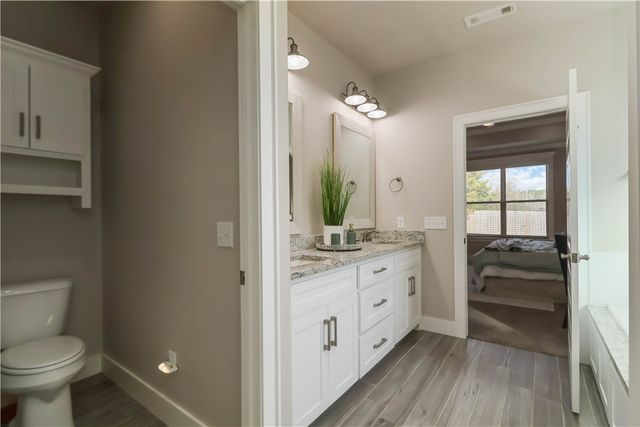 2002 Riverstone Drive, Fayetteville, AR 72701