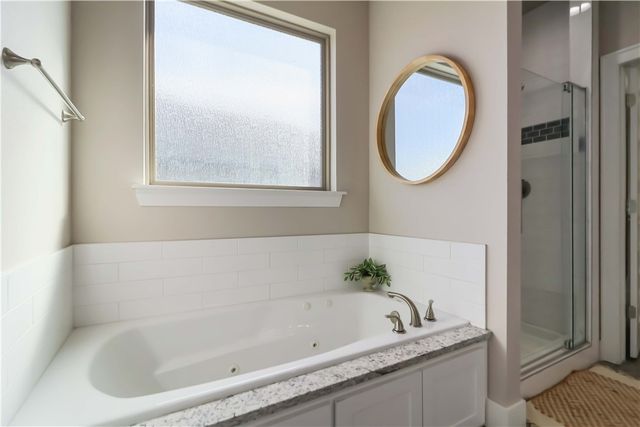 2002 Riverstone Drive, Fayetteville, AR 72701