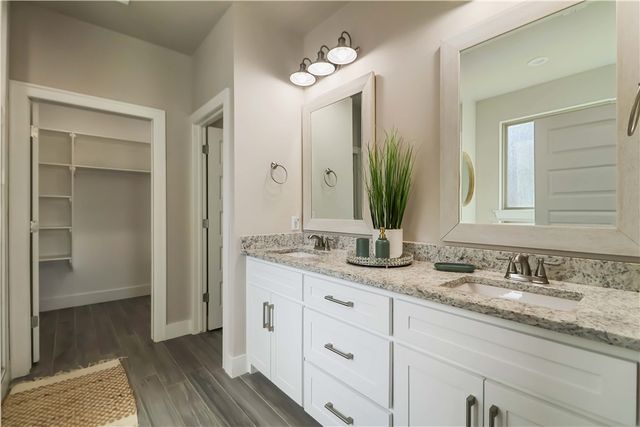 2002 Riverstone Drive, Fayetteville, AR 72701