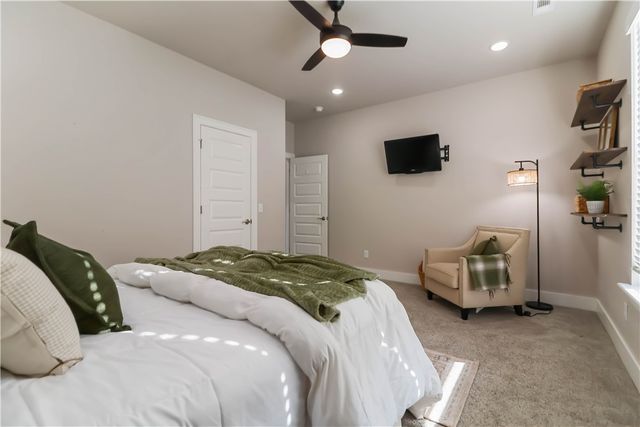 2002 Riverstone Drive, Fayetteville, AR 72701