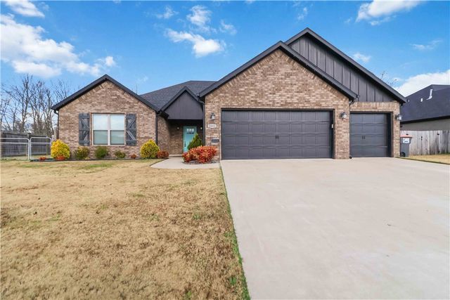 2002 Riverstone Drive, Fayetteville, AR 72701