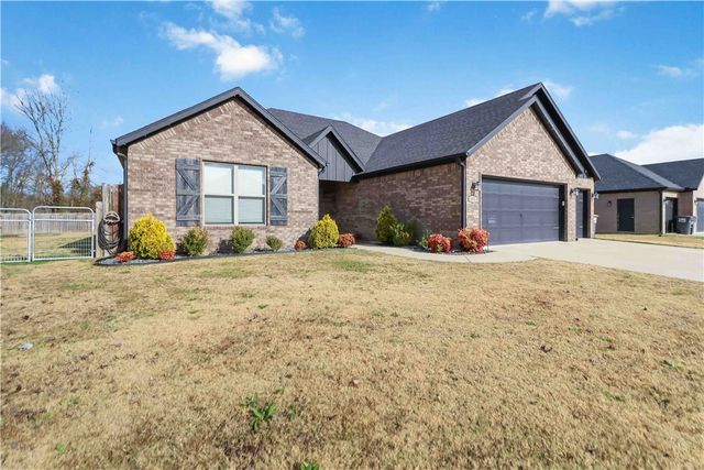 2002 Riverstone Drive, Fayetteville, AR 72701