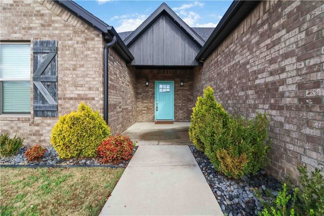 2002 Riverstone Drive, Fayetteville, AR 72701