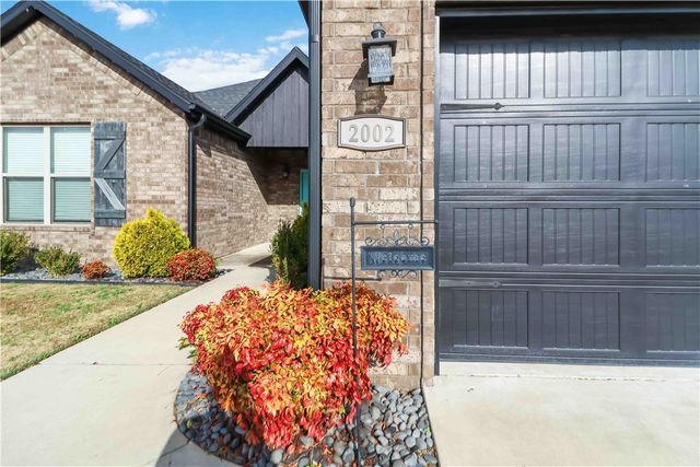 2002 Riverstone Drive, Fayetteville, AR 72701