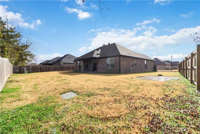 2002 Riverstone Drive, Fayetteville, AR 72701