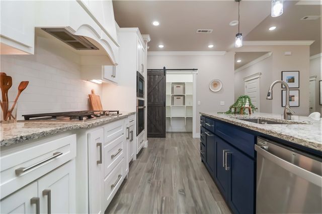 2002 Riverstone Drive, Fayetteville, AR 72701