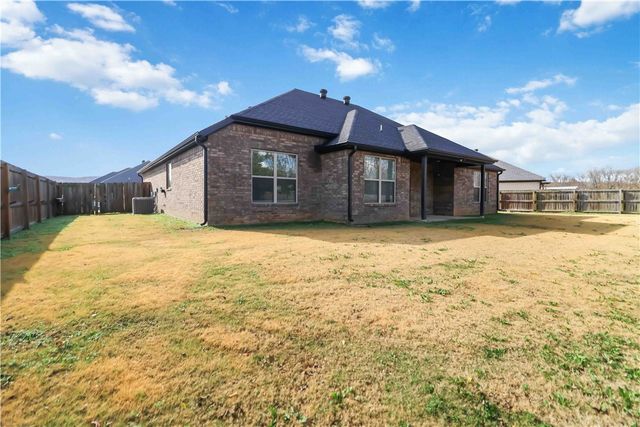 2002 Riverstone Drive, Fayetteville, AR 72701