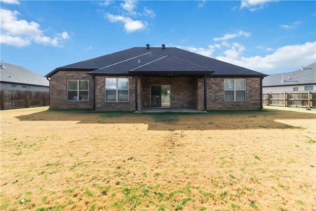 2002 Riverstone Drive, Fayetteville, AR 72701