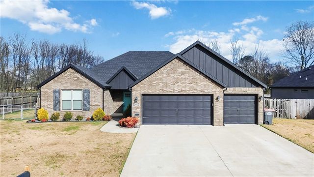 2002 Riverstone Drive, Fayetteville, AR 72701