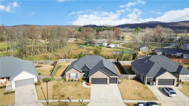 2002 Riverstone Drive, Fayetteville, AR 72701