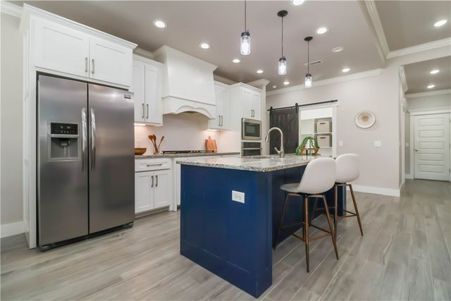 2002 Riverstone Drive, Fayetteville, AR 72701