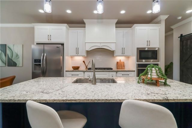 2002 Riverstone Drive, Fayetteville, AR 72701