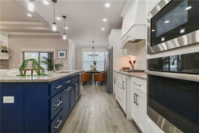 2002 Riverstone Drive, Fayetteville, AR 72701