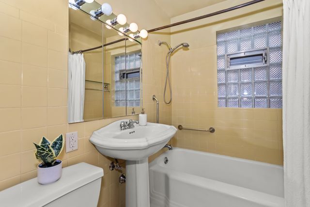 327 E 82nd Street, Chicago, IL 60619